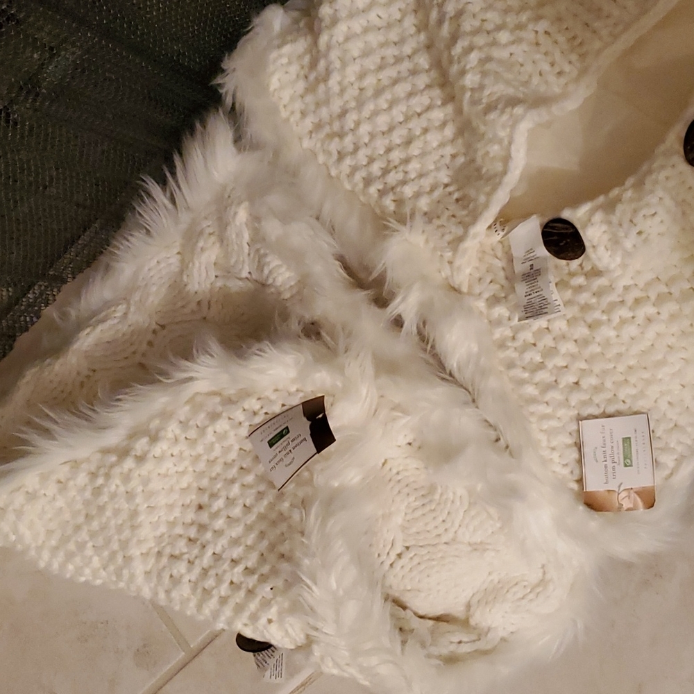❤️ POTTERY BARN Set of 2 Button Knit Fur Trim Pillow Covers ❤️ - Picture 13 of 15
